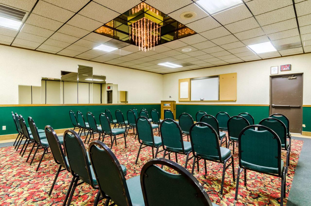 Quality Inn & Suites Salina - thumb 12