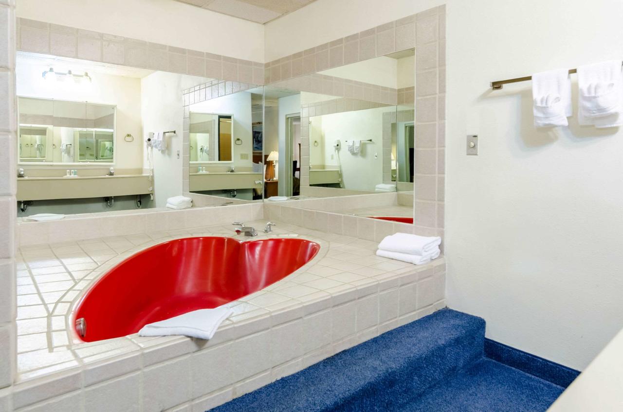 Quality Inn & Suites Salina - thumb 41