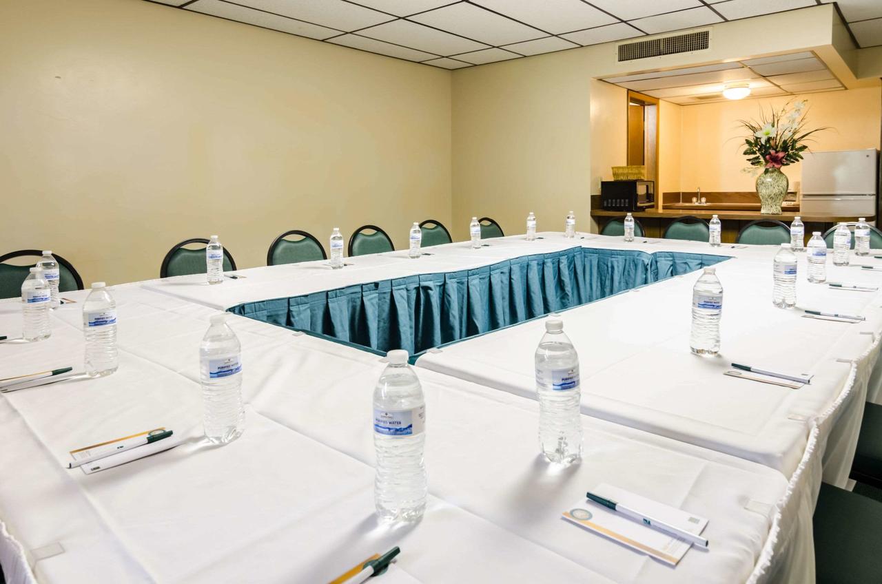 Quality Inn & Suites Salina - thumb 16