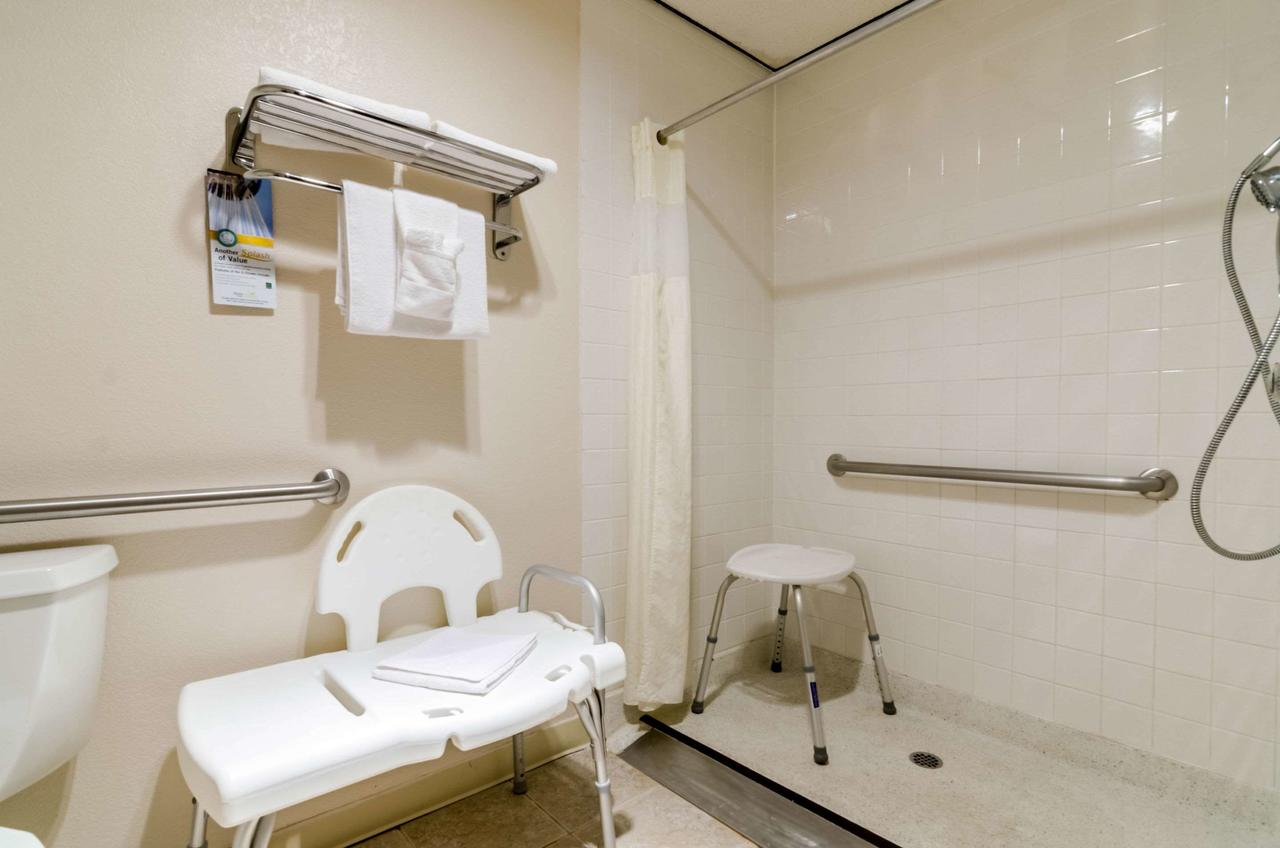 Quality Inn & Suites Salina - thumb 6