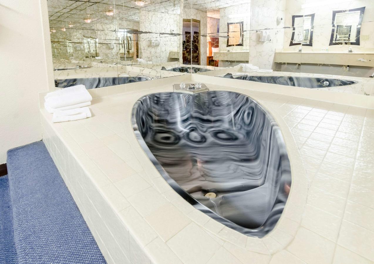 Quality Inn & Suites Salina - thumb 32