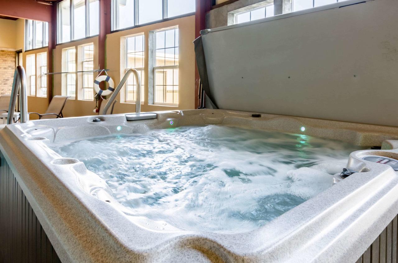 Quality Inn & Suites Salina - thumb 35