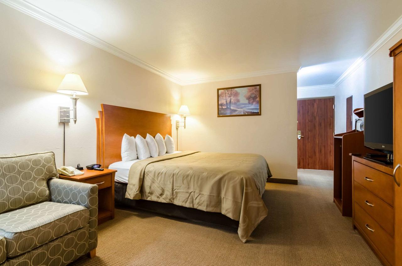 Quality Inn & Suites Salina - thumb 13