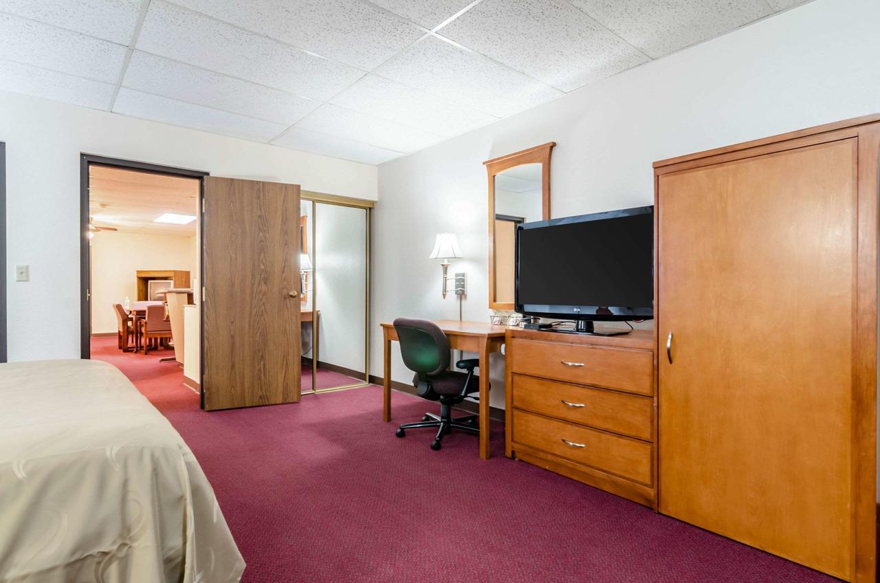 Quality Inn & Suites Salina - thumb 28