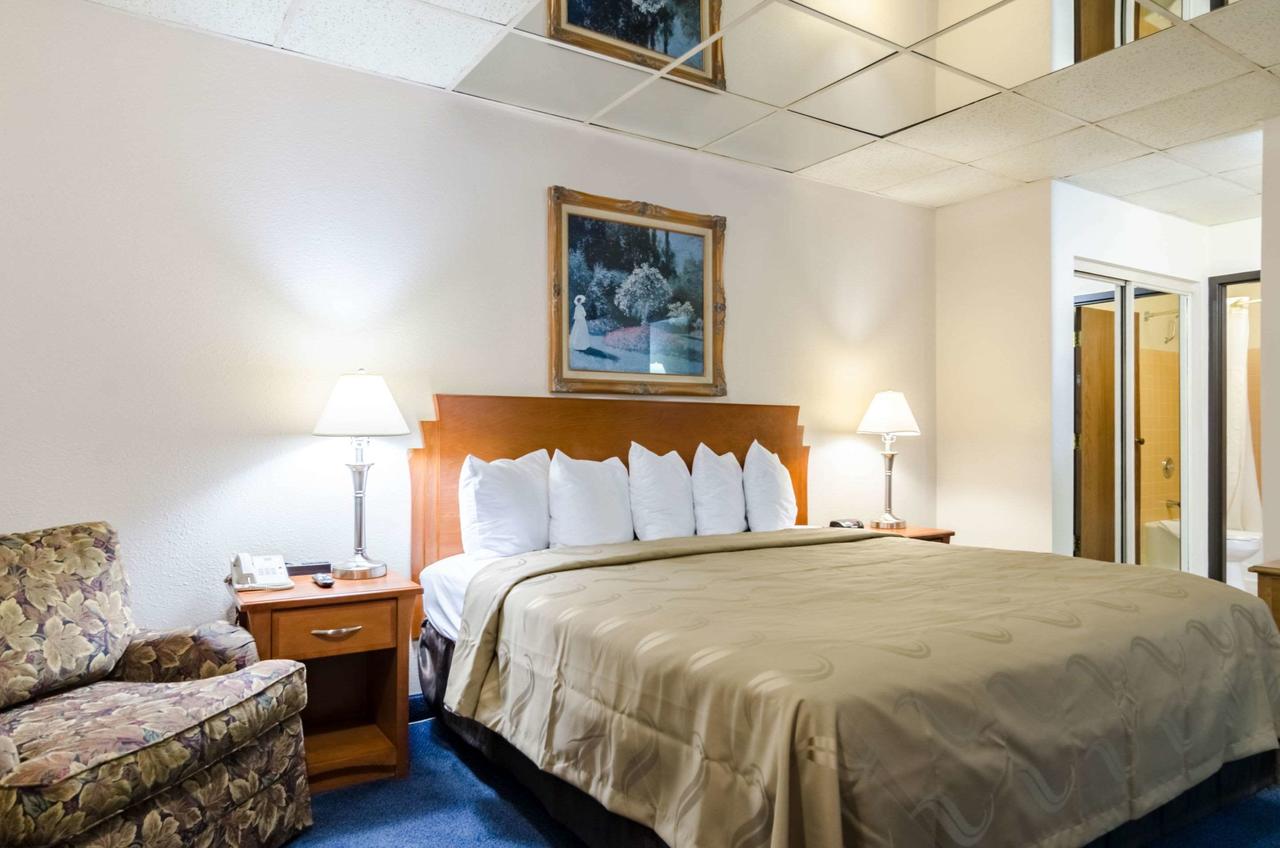 Quality Inn & Suites Salina - thumb 3