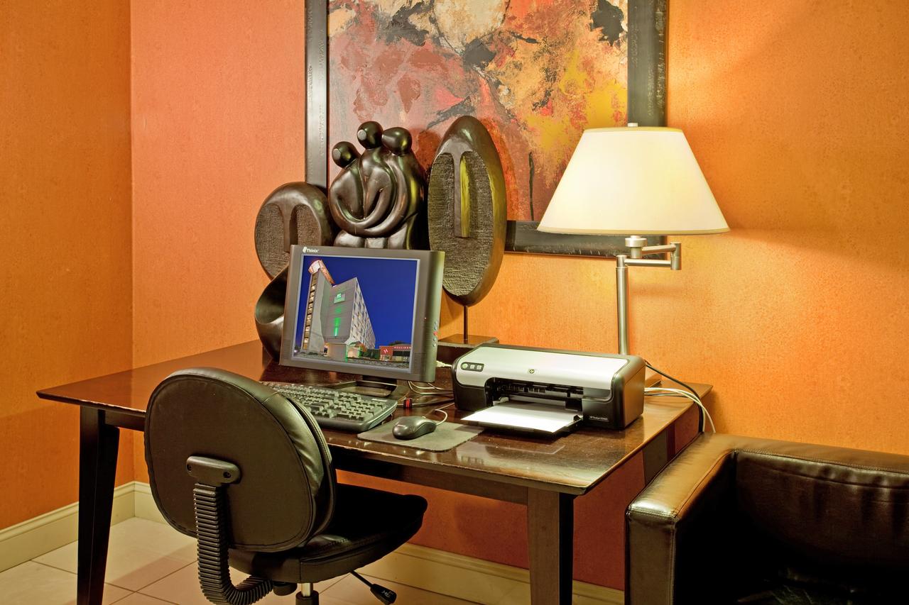 Holiday Inn At The Campus - thumb 21