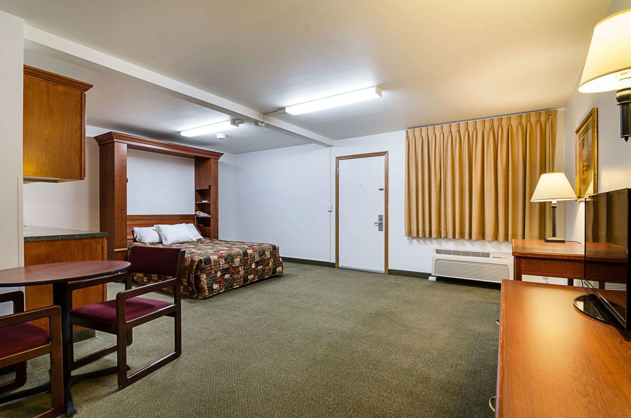 Rodeway Inn Larned - thumb 10