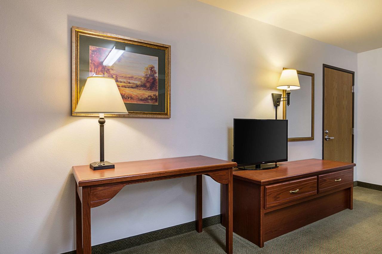 Rodeway Inn Larned - thumb 11