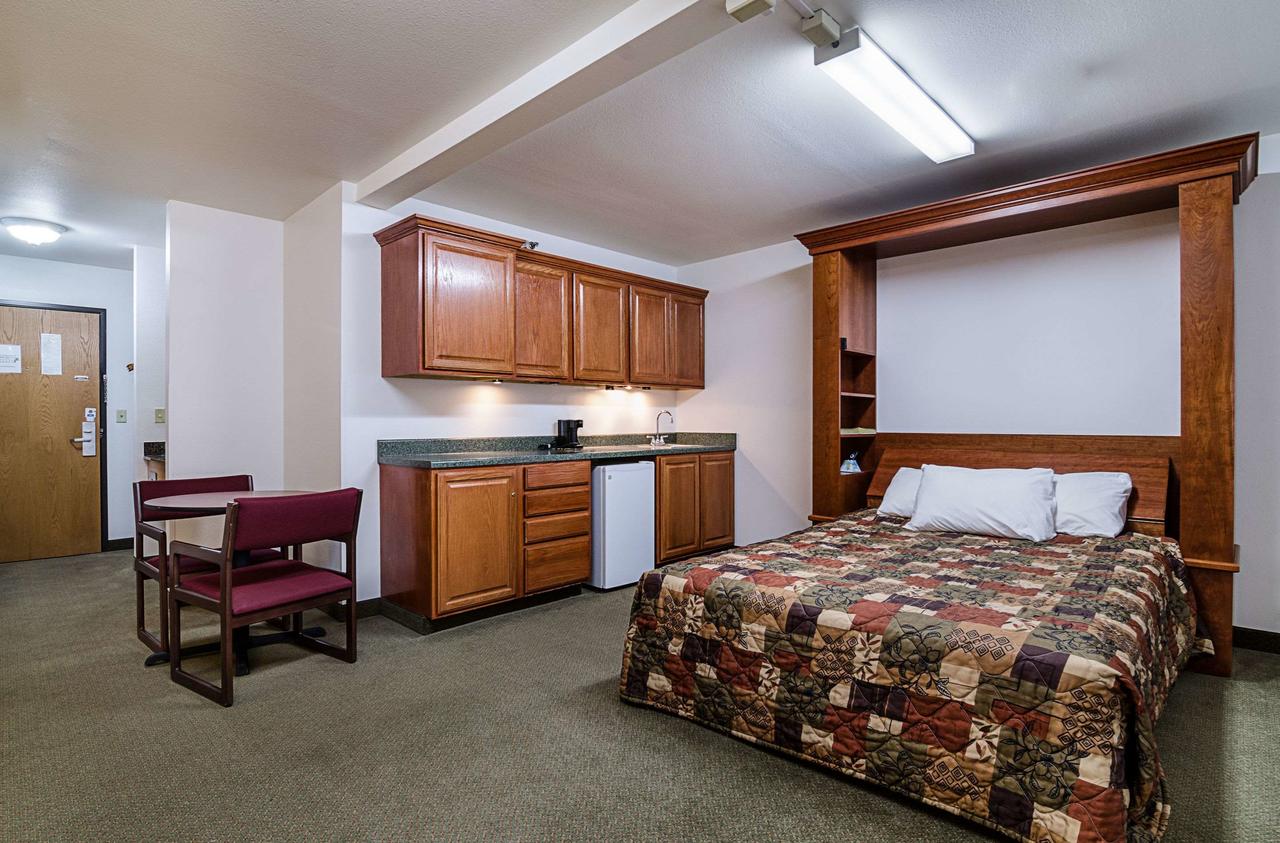 Rodeway Inn Larned - thumb 20