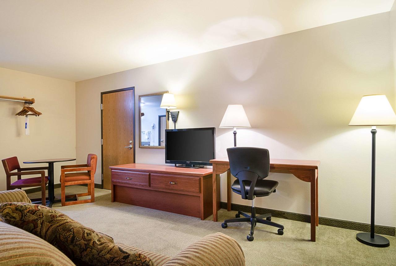 Rodeway Inn Larned - thumb 9