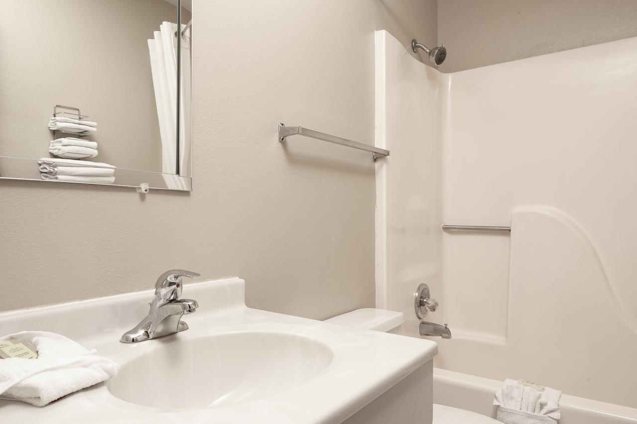 Super 8 By Wyndham Manhattan KS - thumb 12