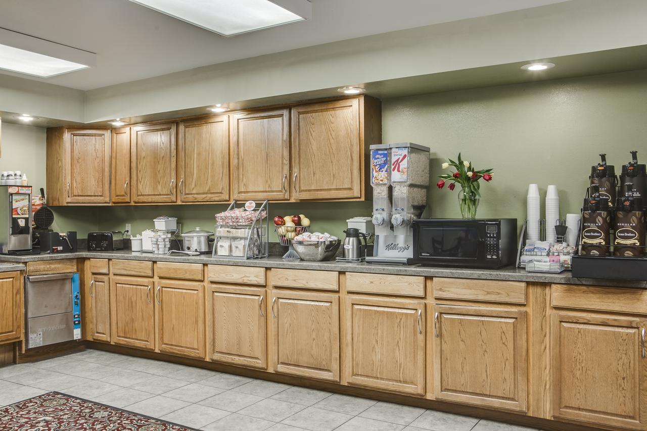 Super 8 By Wyndham Manhattan KS - thumb 14