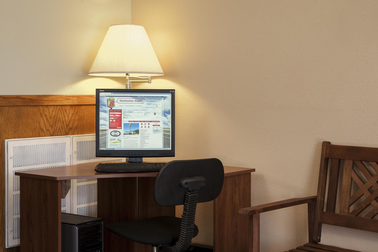 Super 8 By Wyndham Manhattan KS - thumb 16