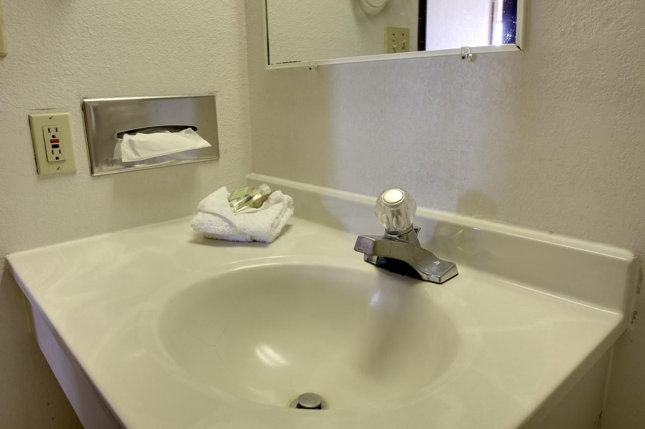 Super 8 By Wyndham Manhattan KS - thumb 10