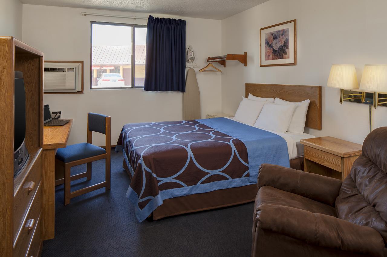 Super 8 By Wyndham Manhattan KS - thumb 8