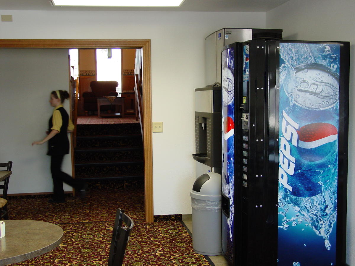 Super 8 By Wyndham Manhattan KS - thumb 24