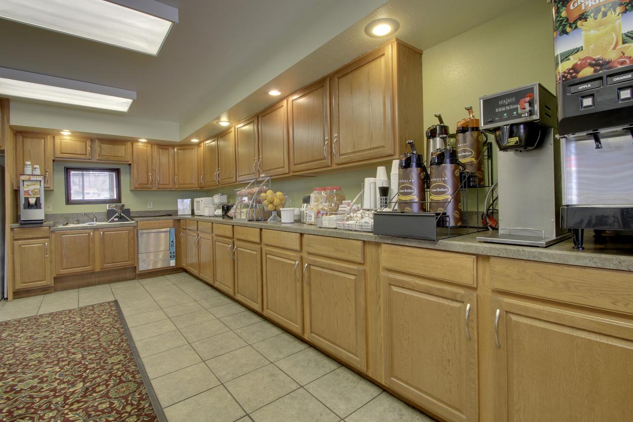 Super 8 By Wyndham Manhattan KS - thumb 13