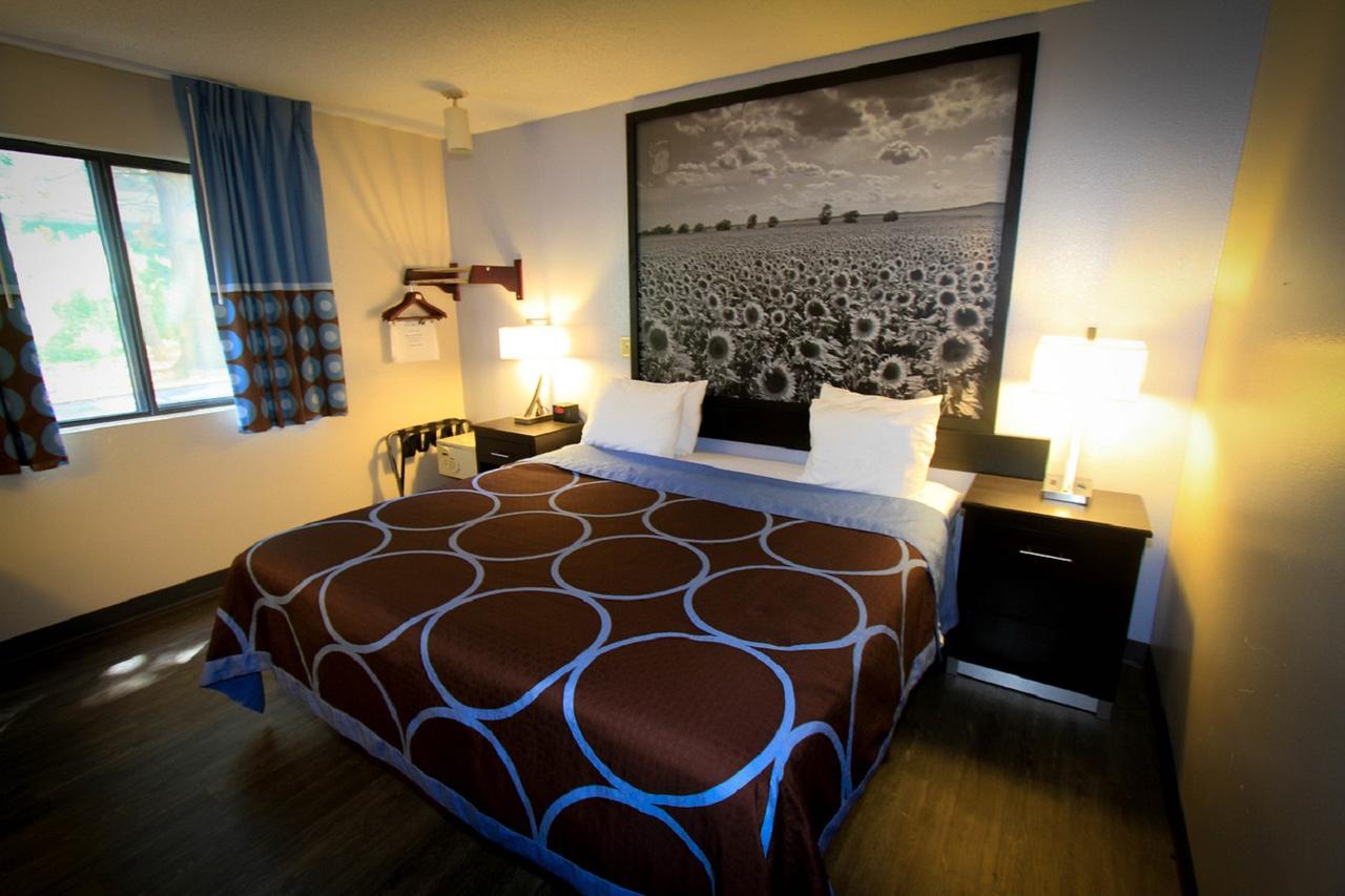 Super 8 By Wyndham Lenexa Overland Park Area/Mall Area - thumb 4