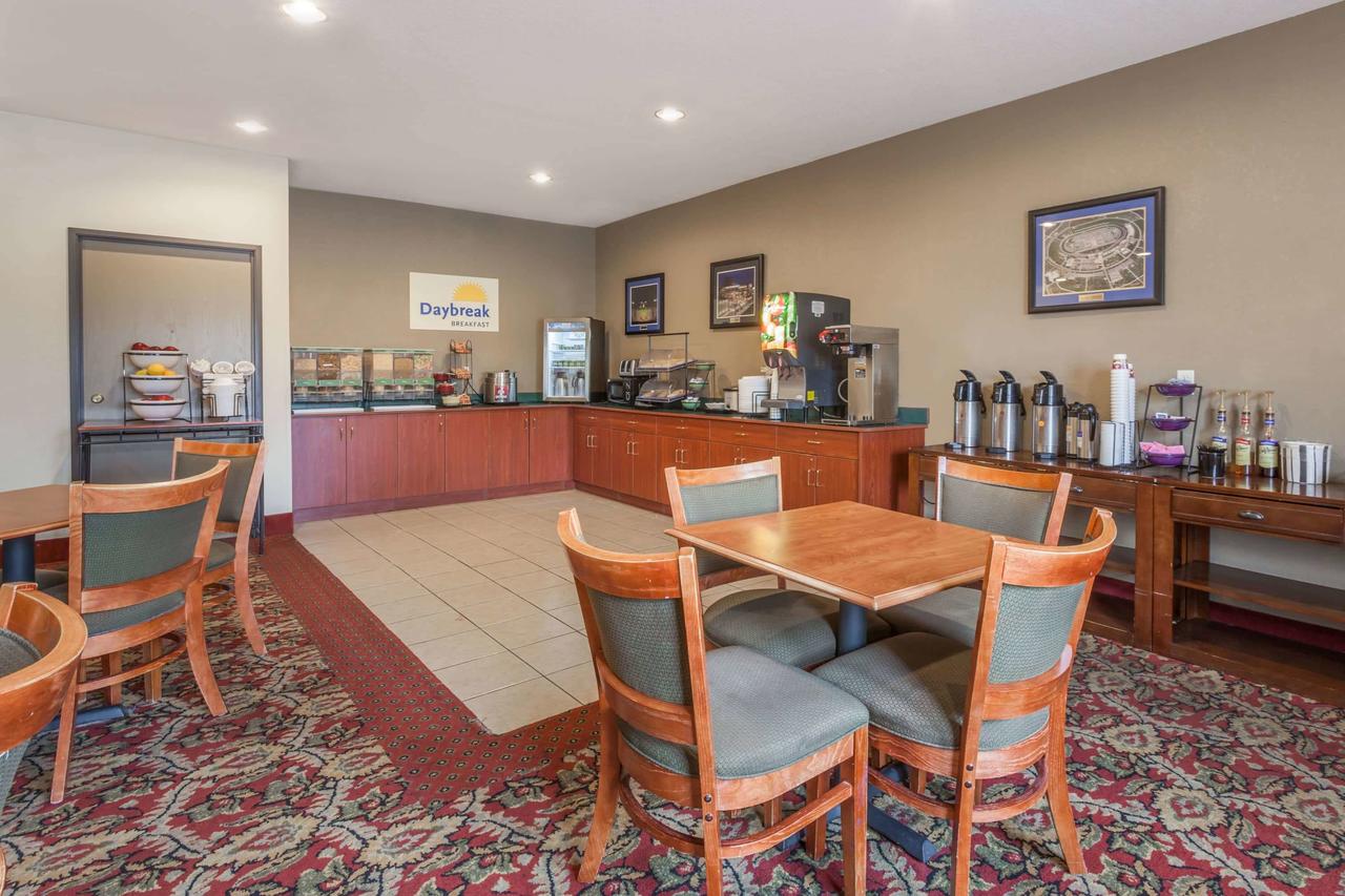 Days Inn By Wyndham Near Kansas Speedway - thumb 13