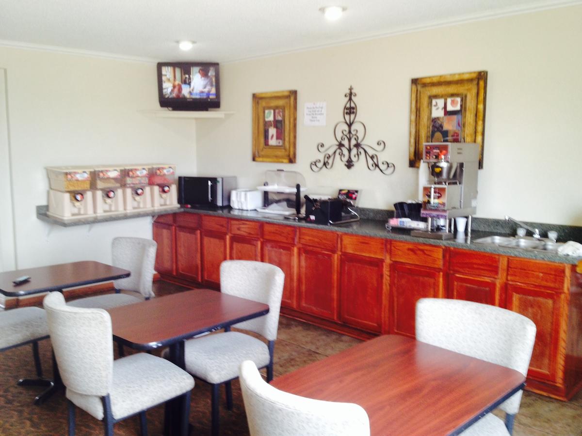 America's Best Inn And Suites Emporia - thumb 13