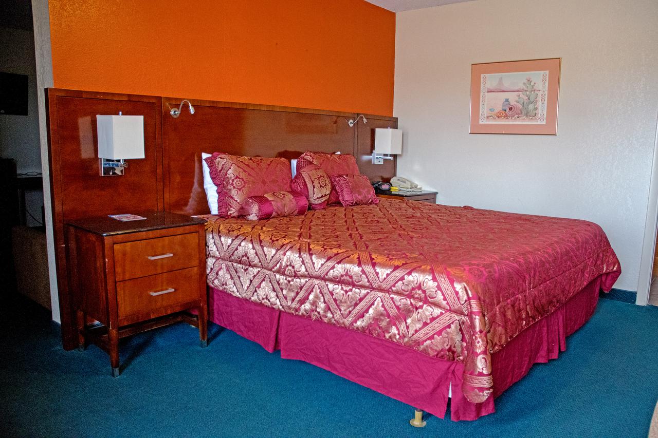 America's Best Inn And Suites Emporia - thumb 2