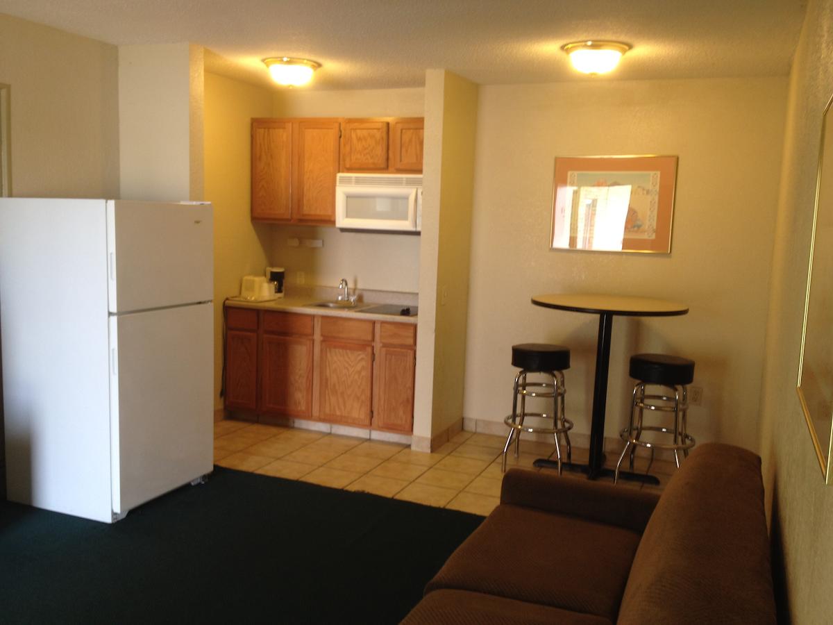 America's Best Inn And Suites Emporia - thumb 16