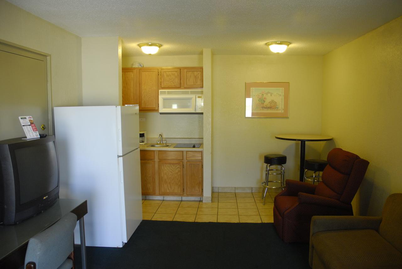 America's Best Inn And Suites Emporia - thumb 21