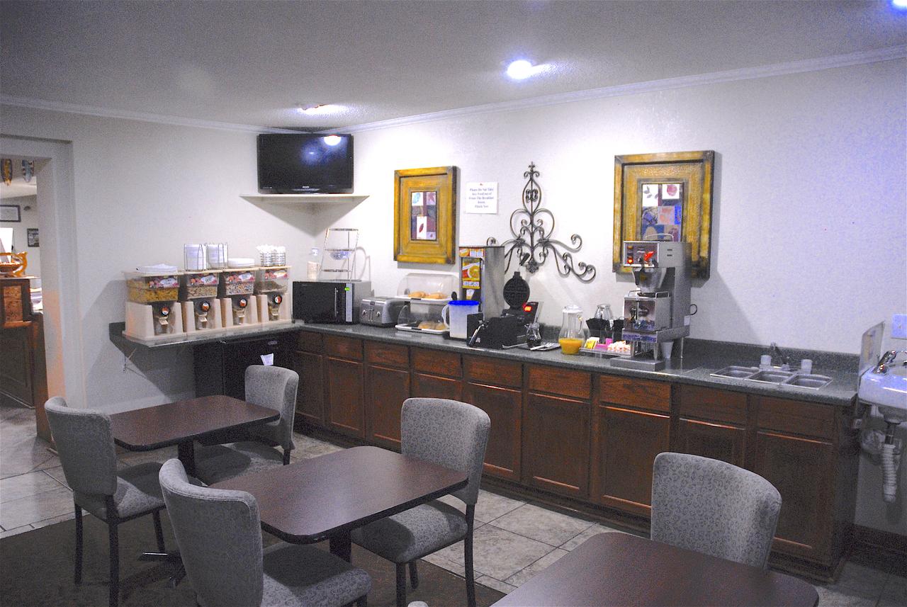 America's Best Inn And Suites Emporia - thumb 23