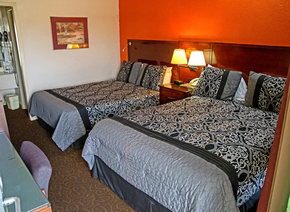 America's Best Inn And Suites Emporia - thumb 10