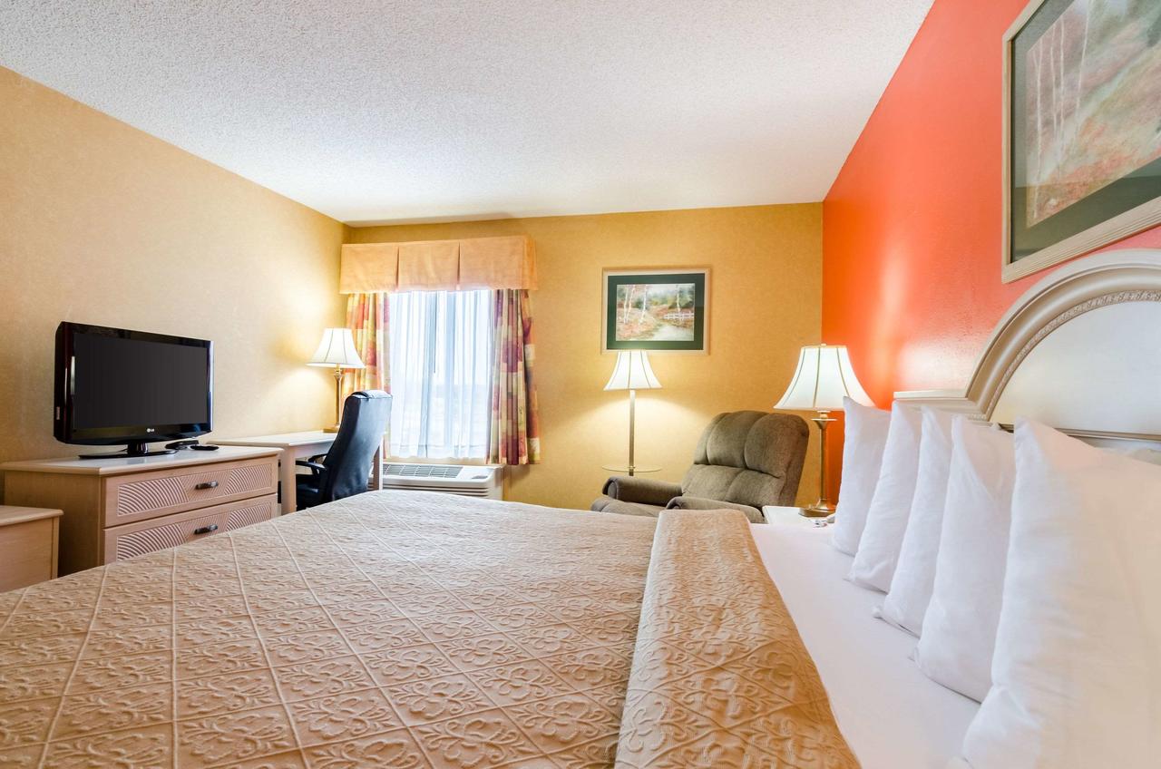 Quality Inn & Suites Manhattan - thumb 17