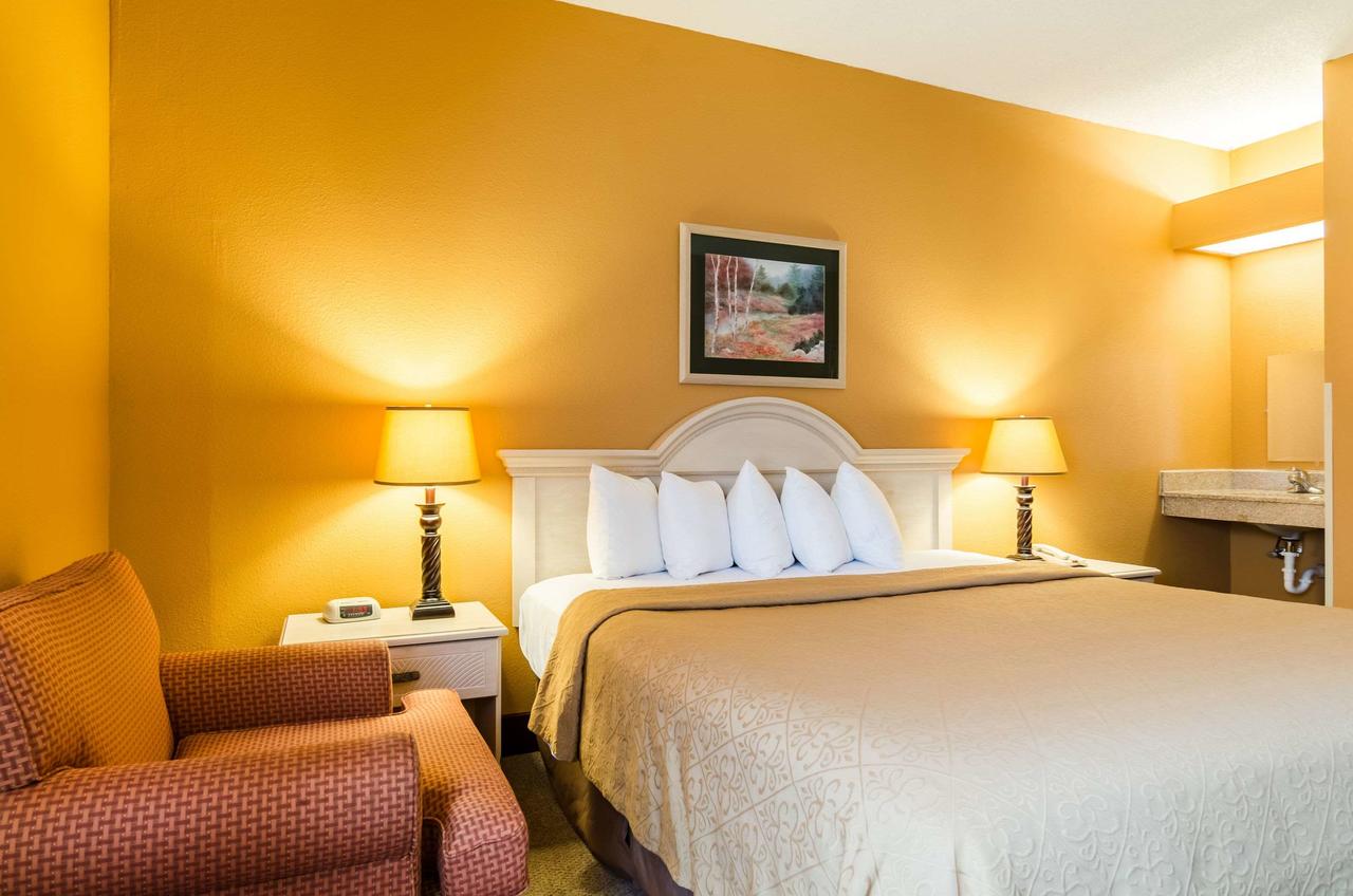 Quality Inn & Suites Manhattan - thumb 4