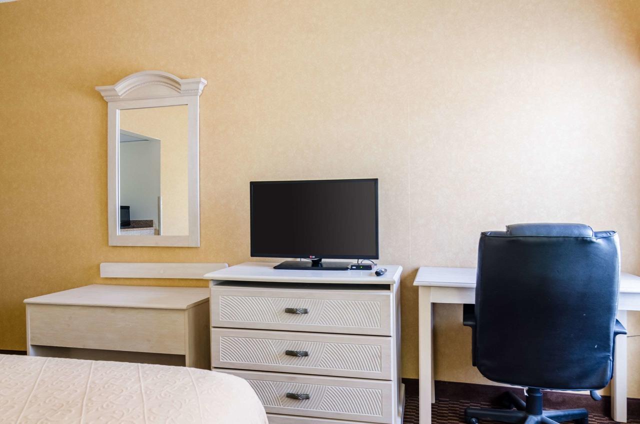 Quality Inn & Suites Manhattan - thumb 2