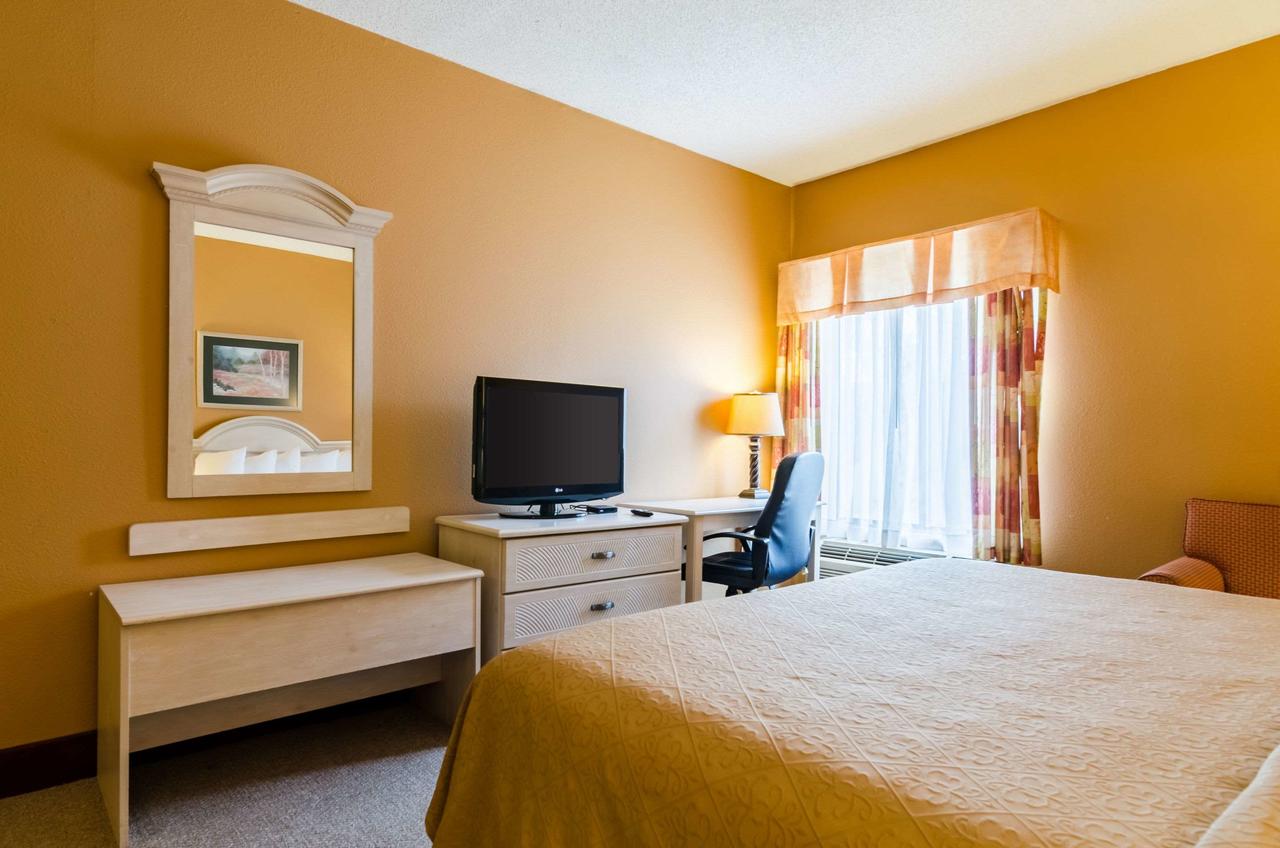 Quality Inn & Suites Manhattan - thumb 18