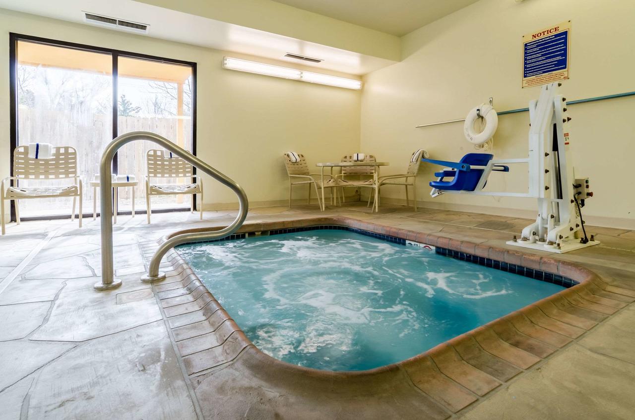 Quality Inn & Suites Manhattan - thumb 5