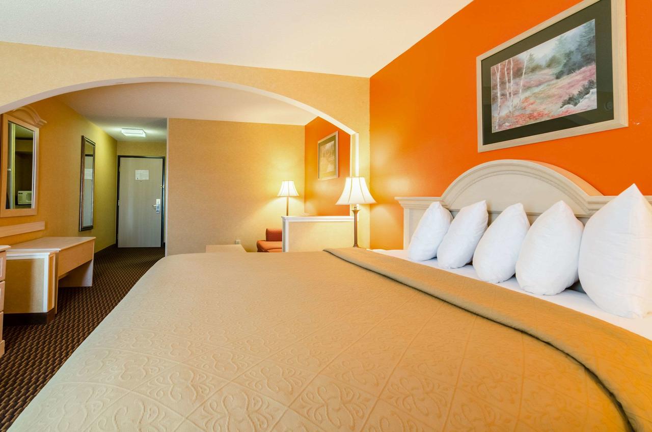 Quality Inn & Suites Manhattan - thumb 35