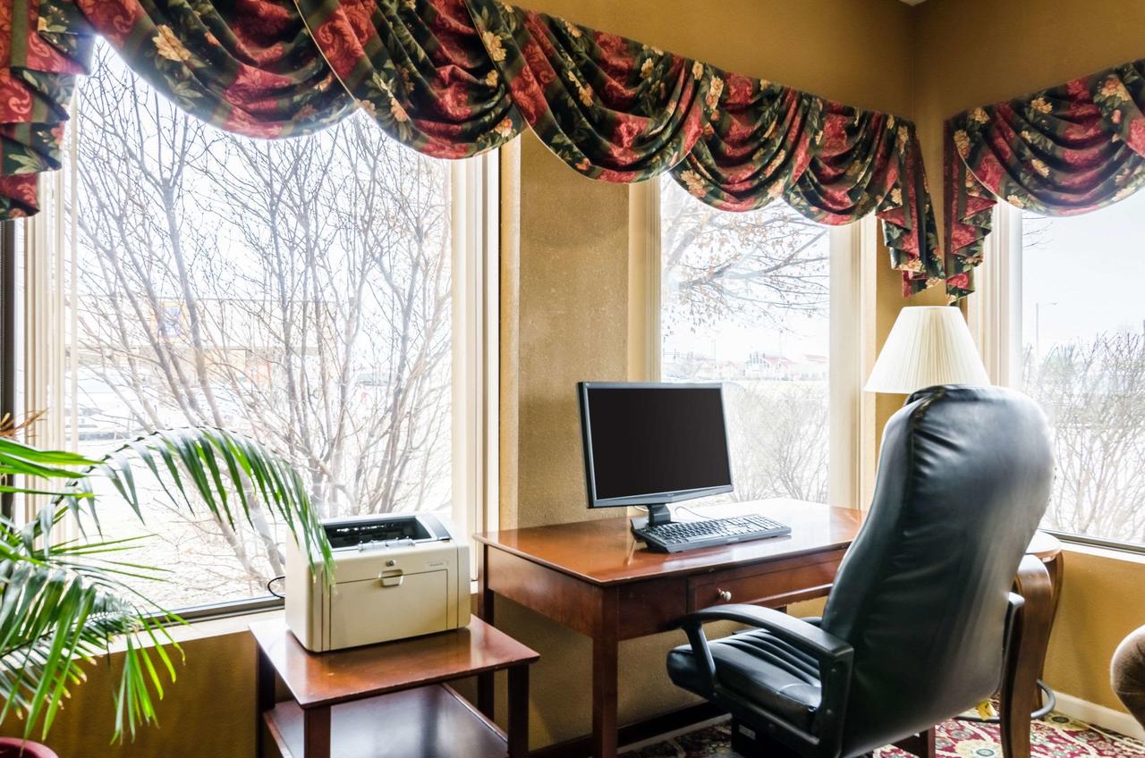 Quality Inn & Suites Manhattan - thumb 3