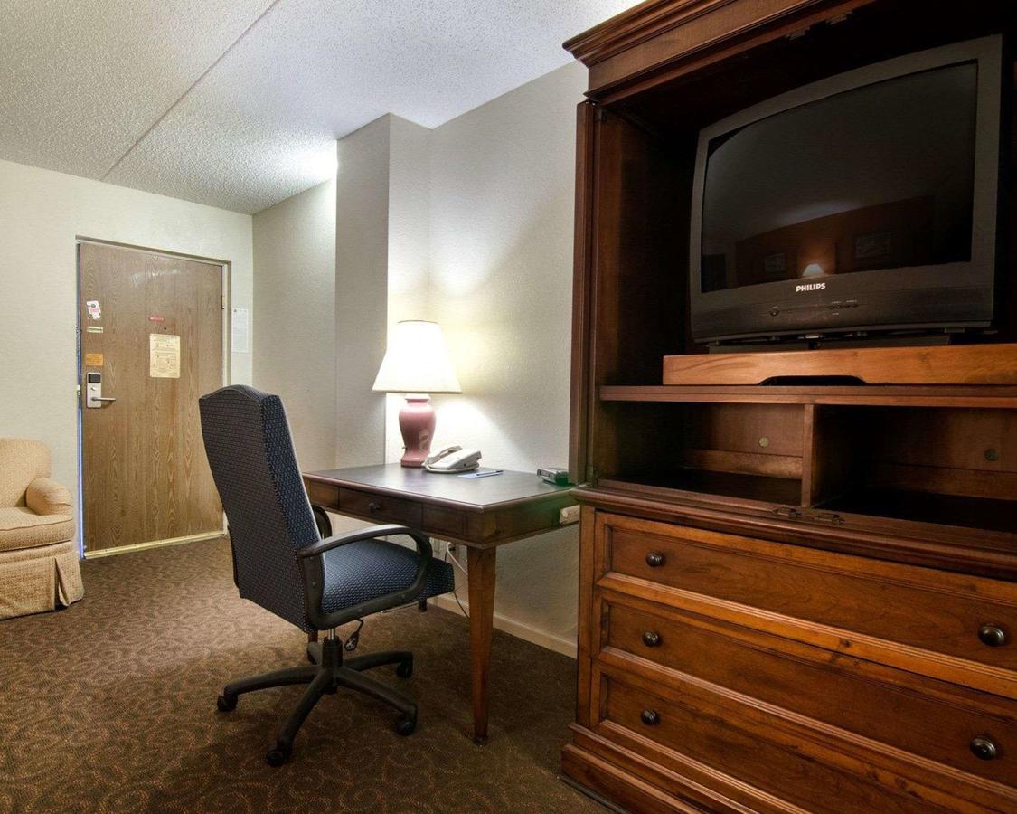 Rodeway Inn & Suites Emporia - thumb 11