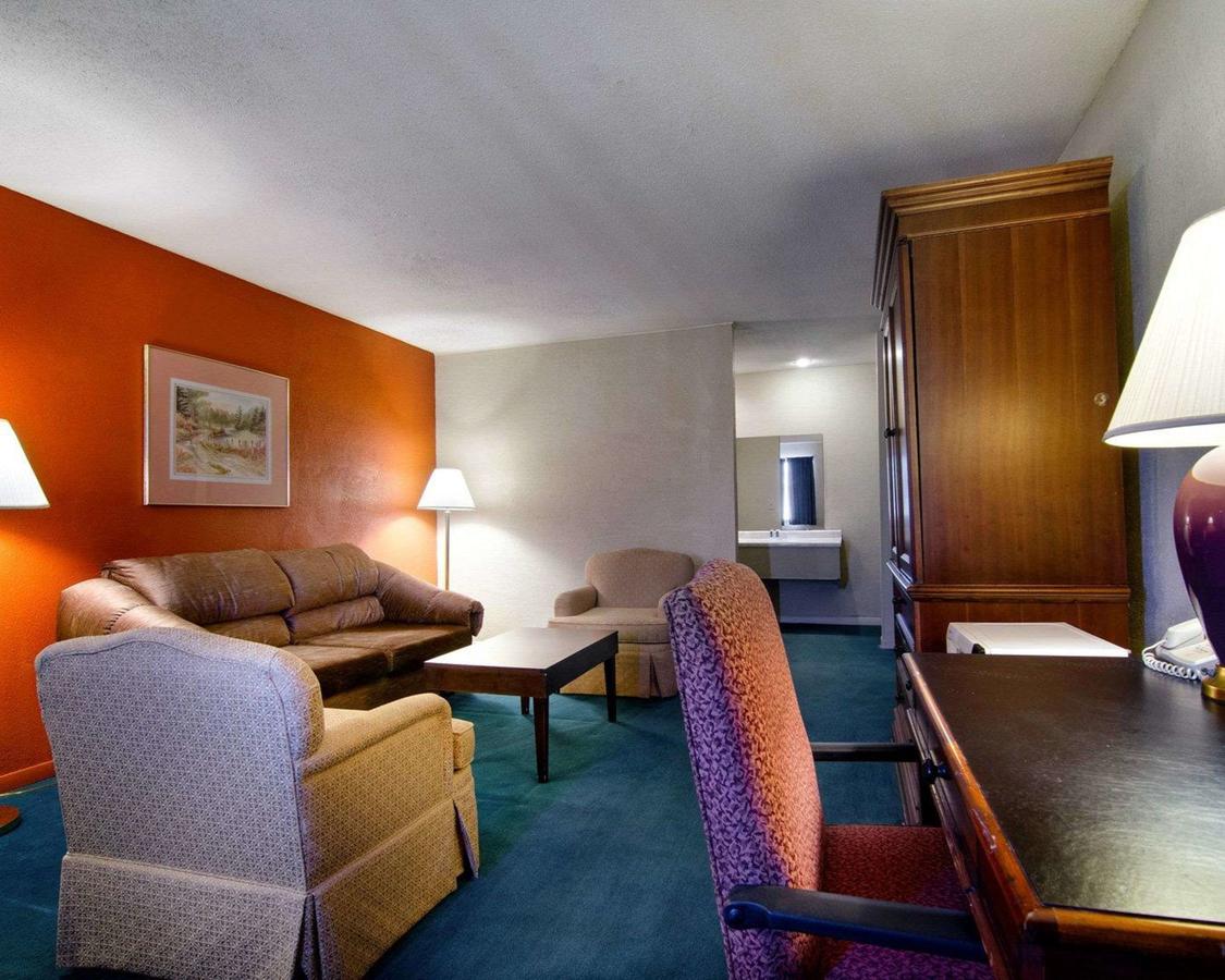 Rodeway Inn & Suites Emporia - thumb 30