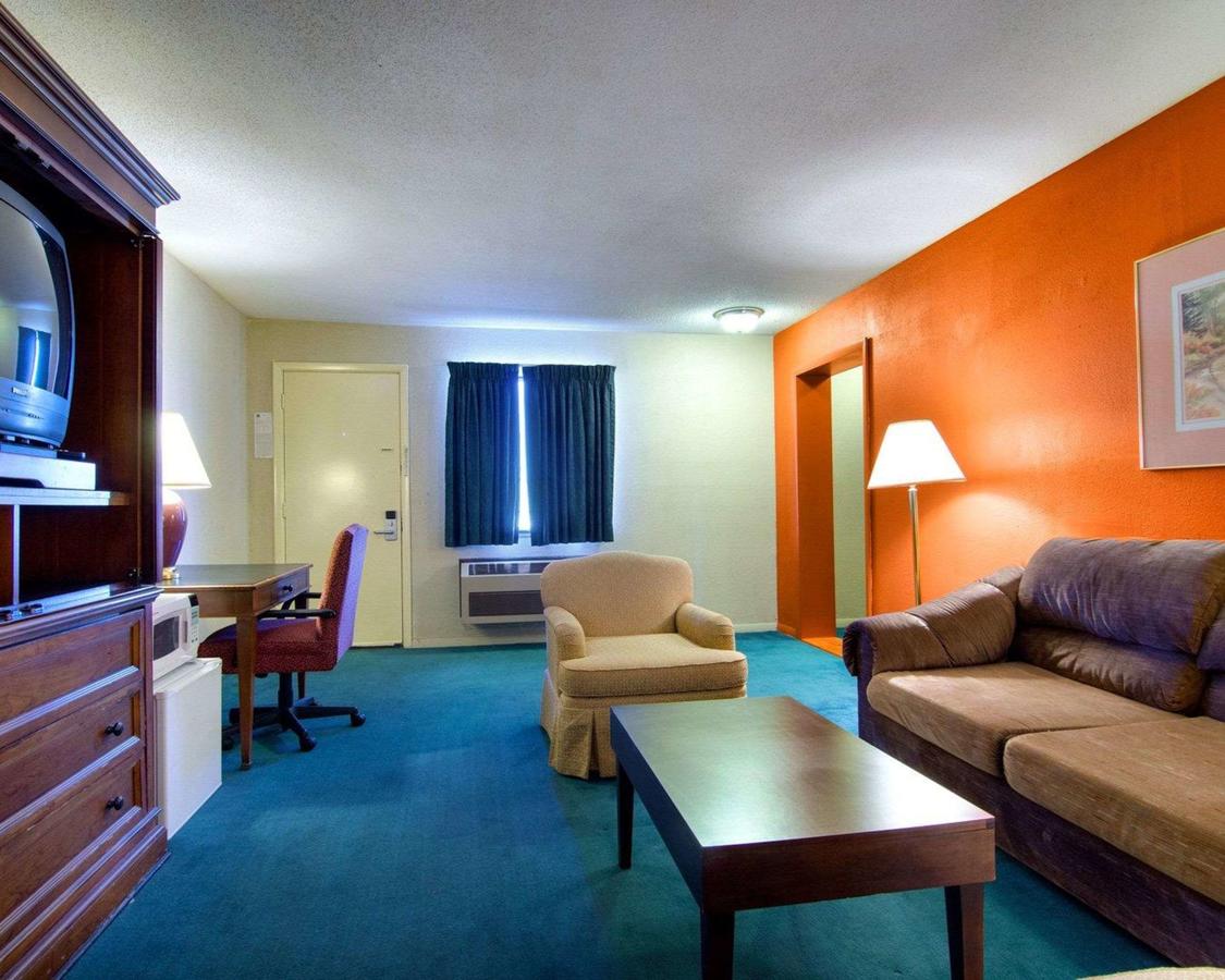 Rodeway Inn & Suites Emporia - thumb 33