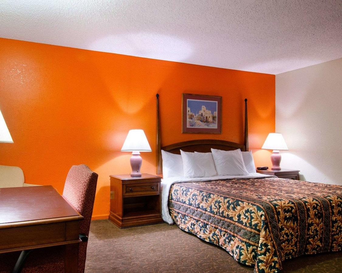 Rodeway Inn & Suites Emporia - thumb 20