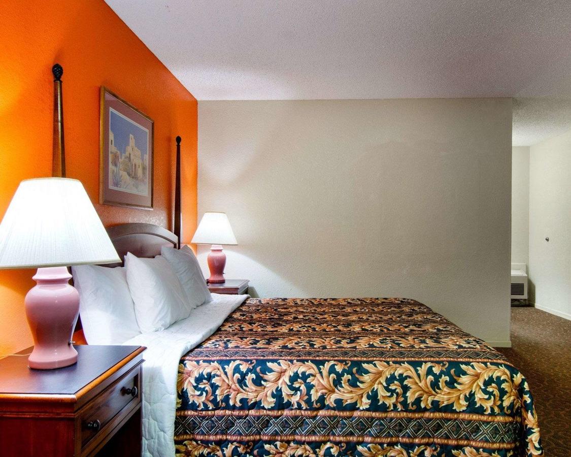 Rodeway Inn & Suites Emporia - thumb 25