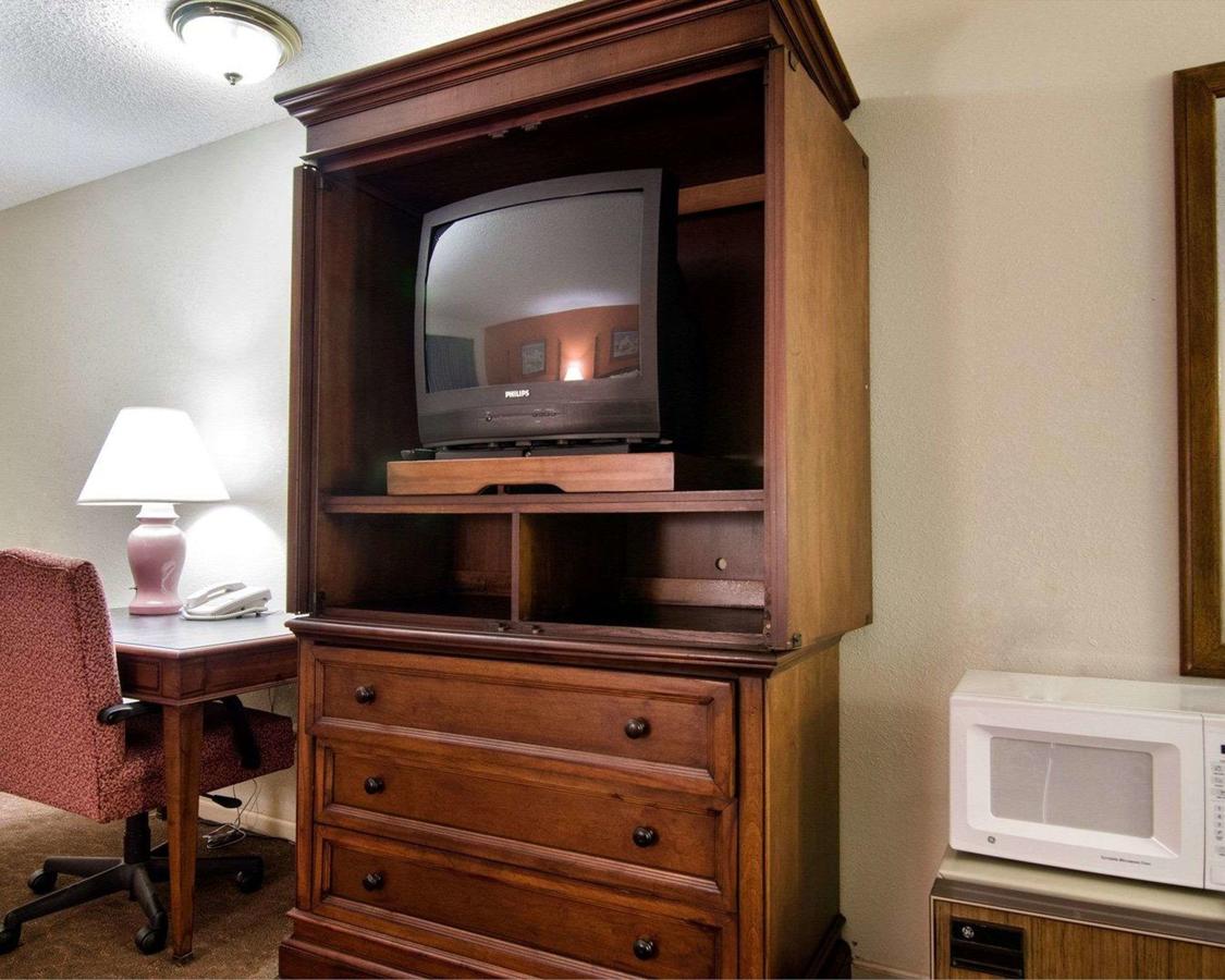 Rodeway Inn & Suites Emporia - thumb 3