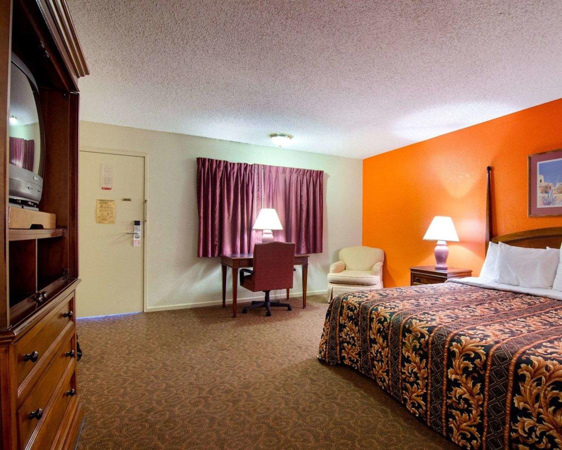 Rodeway Inn & Suites Emporia - thumb 32