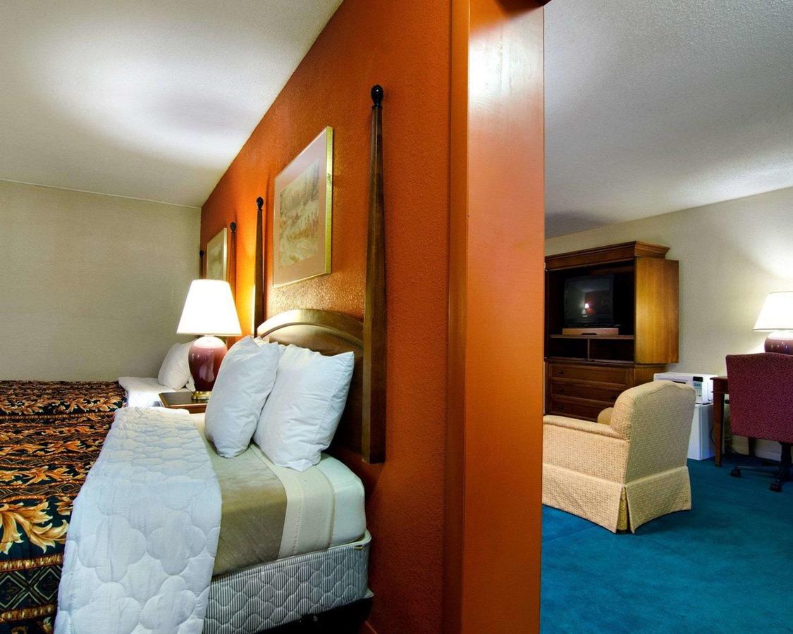Rodeway Inn & Suites Emporia - thumb 36