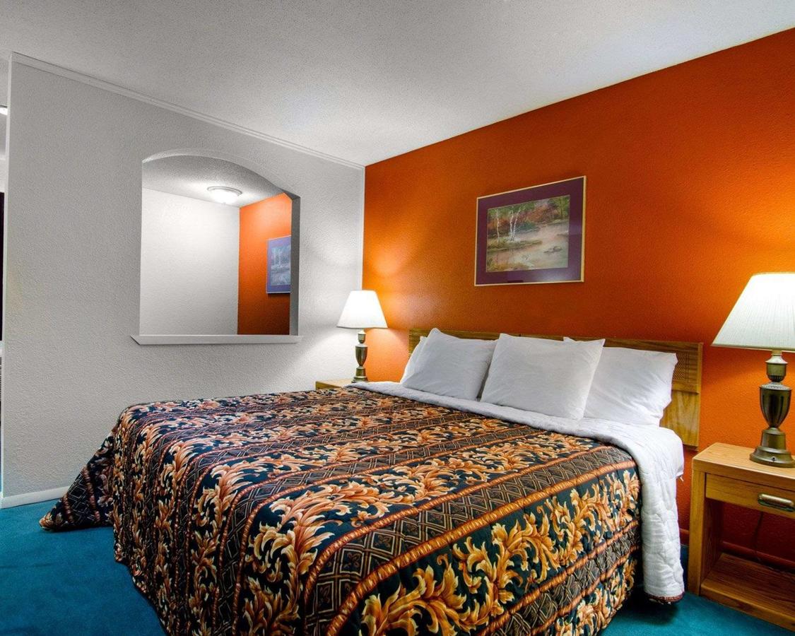 Rodeway Inn & Suites Emporia - thumb 35