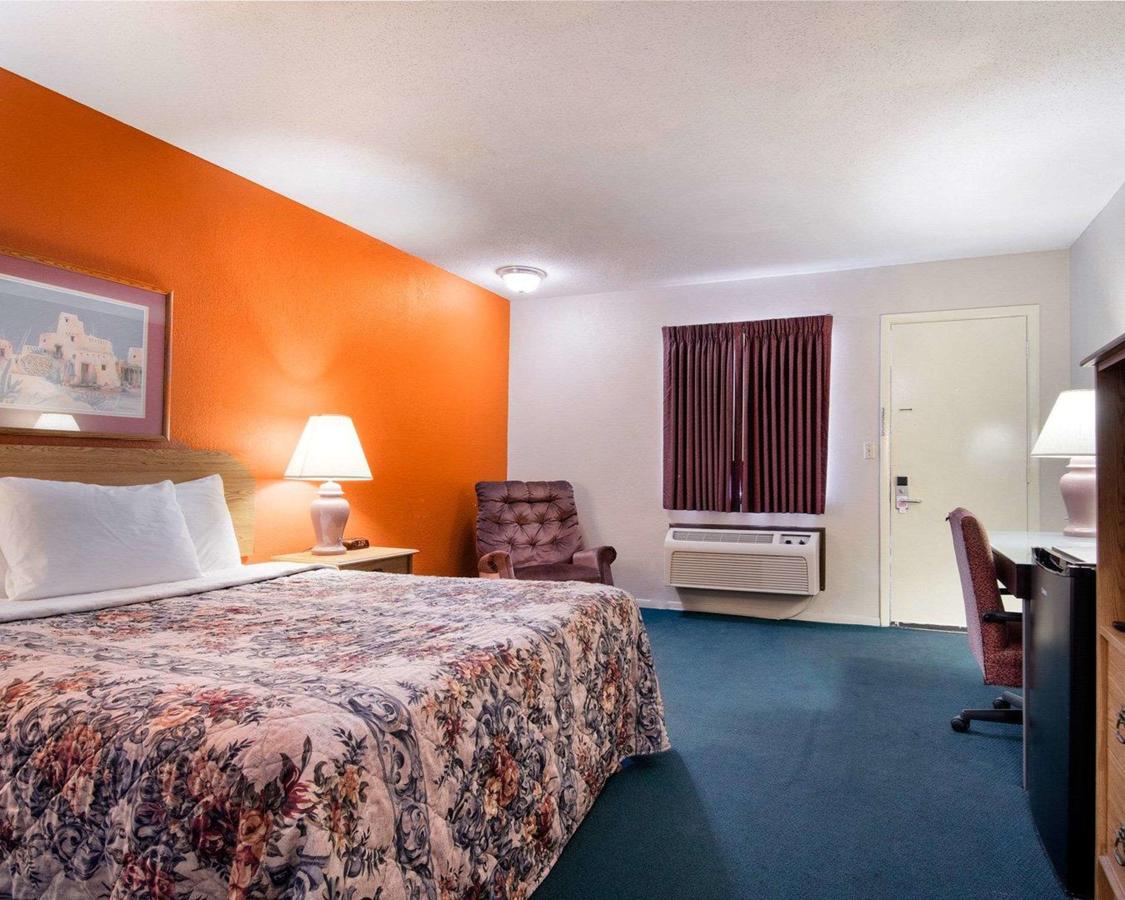 Rodeway Inn & Suites Emporia - thumb 26