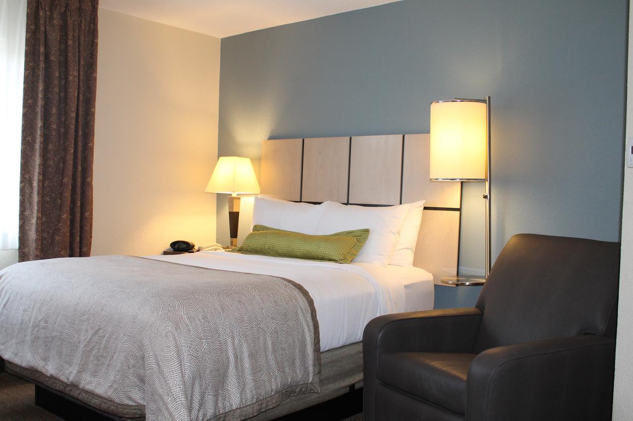 Candlewood Suites Wichita-Northeast - thumb 1