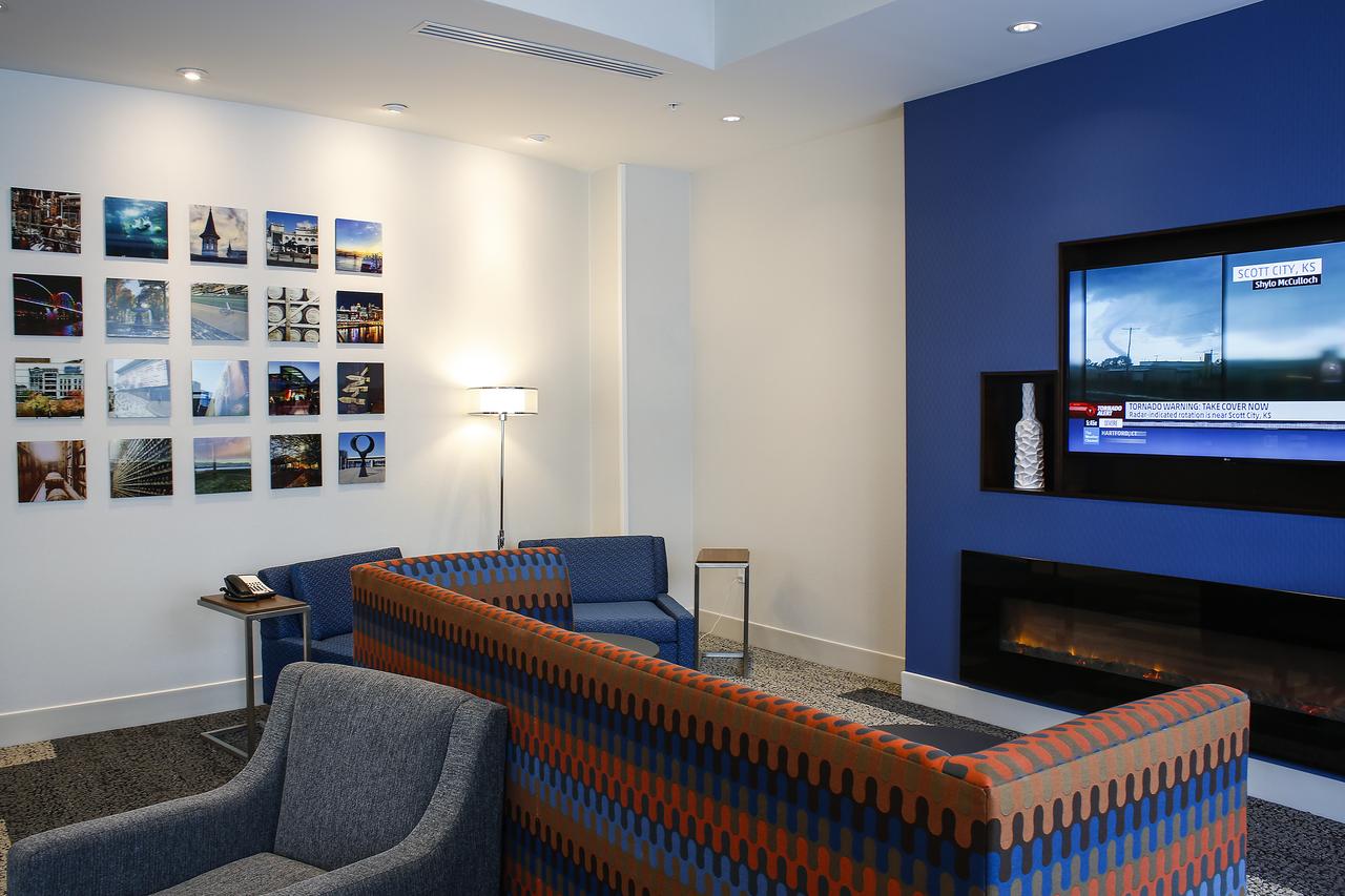 Holiday Inn Express & Suites Downtown Louisville - thumb 9