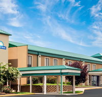 Days Inn by Wyndham Bowling Green - Accommodation Indiana