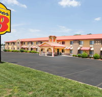 Super 8 by Wyndham Bowling Green South - Accommodation Indiana